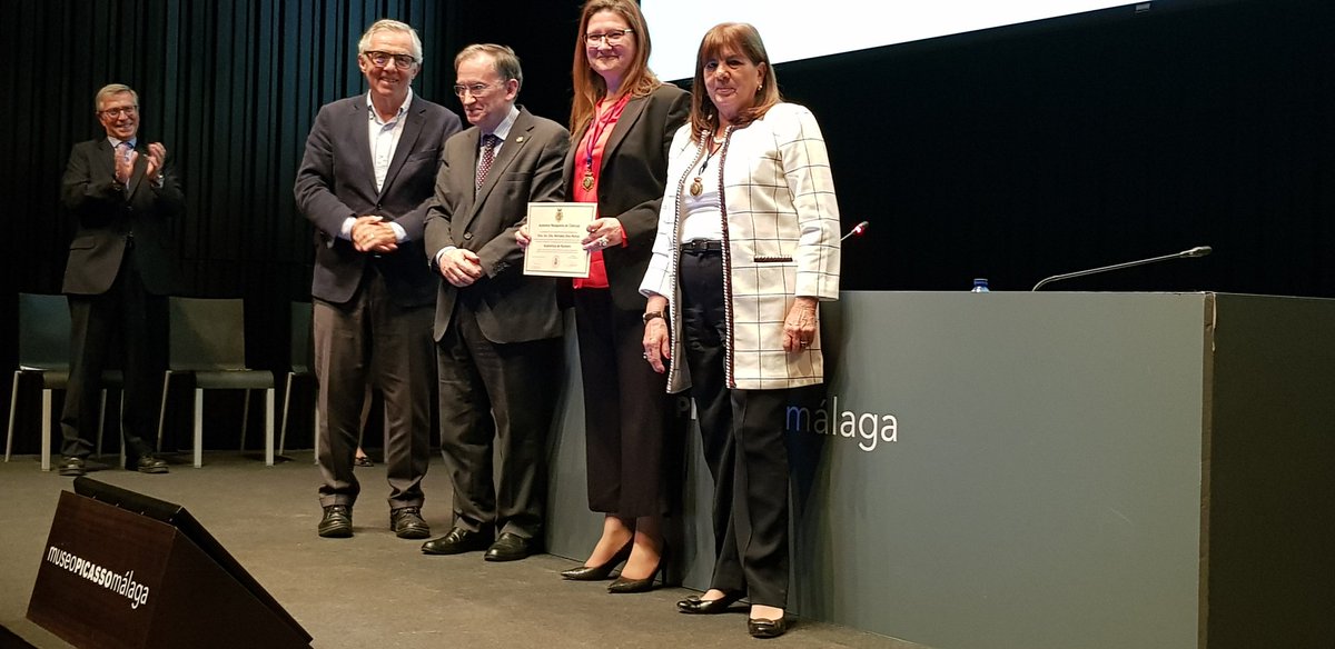 La catedrática de Álgebra de la Universidad de Málaga Mercedes Siles ha ingresado como académica de número en la Academia Malagueña de las Ciencias (<a href="/AcademiaAgp/">@AcademiaAgp</a>), en una ceremonia que tuvo lugar el viernes en el Auditorio del <a href="/mPICASSOm/">Museo Picasso Málaga</a>. +info: u.uma.es/dD7/