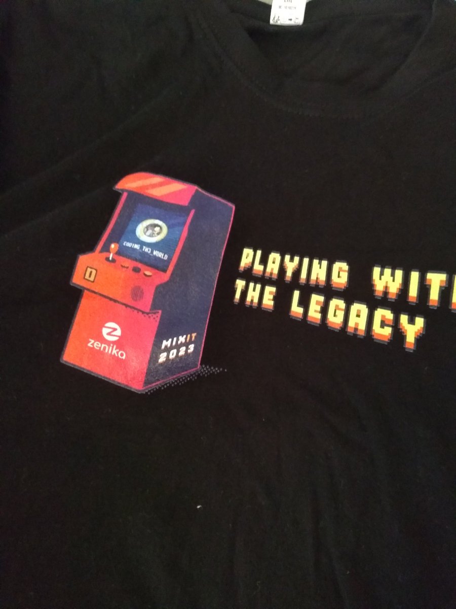 AnneLaure2B's tweet photo. Hey, mais j'ai découvert dans mon totebag @ZenikaLyon à @mixitconf un petit cadeau "la tête dans les nuages" en plus du tshirt ! Merci!
Et merci encore pour votre soutien à la conférence 😻😻
#MiXiT23 https://t.co/R5FoG9fx1j