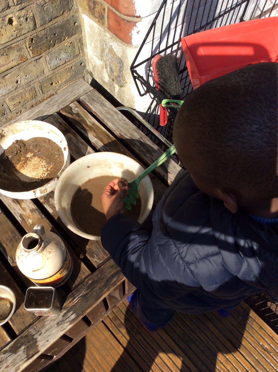 “Oh lovely mud!” Nothing better than mud kitchen in the sunshine. 🥄 💦<a href="/yellow_columbia/">Yellow Room</a>