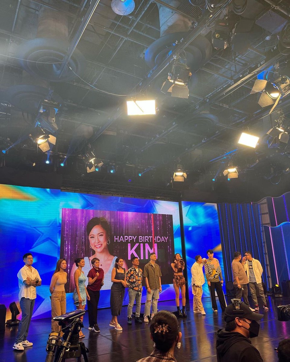 tett_'s tweet image. Posted @withregram • @kimchiu.ph Thank you It’s Showtime Family!!! #kimchiu #itsshowtimena  #showtimekimbdayprod