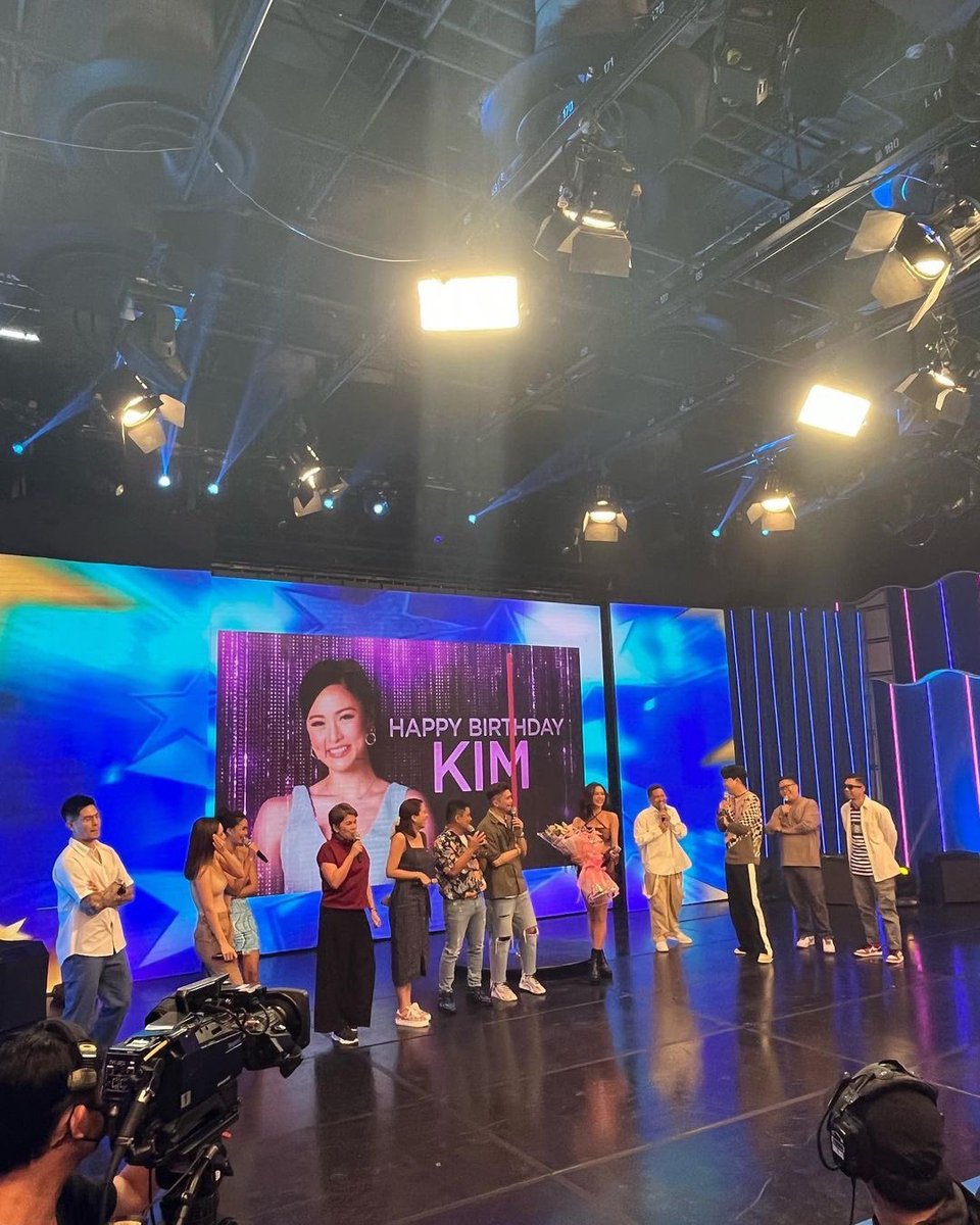 tett_'s tweet image. Posted @withregram • @kimchiu.ph Thank you It’s Showtime Family!!! #kimchiu #itsshowtimena  #showtimekimbdayprod