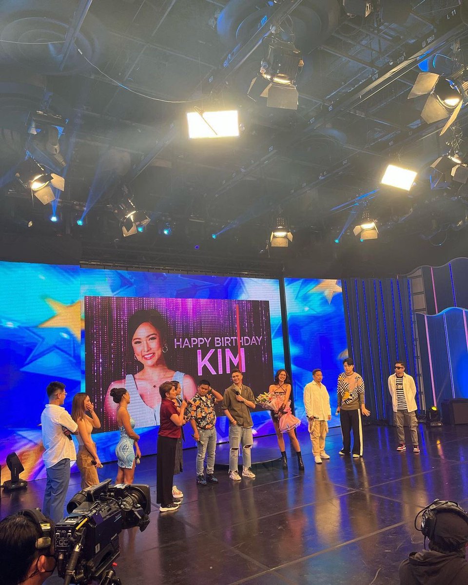 tett_'s tweet image. Posted @withregram • @kimchiu.ph Thank you It’s Showtime Family!!! #kimchiu #itsshowtimena  #showtimekimbdayprod
