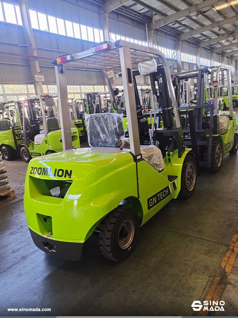 Sinomadacn's tweet photo. #SINOMADA Exported 2 Units #ZOOMLION Diesel Forklift FD30 to England🚢 #SinomadaCases #ZoomlionForklift #Forklift #FD30 #ForkliftService #LogisticsMachinery https://t.co/EbHsWtBfnL