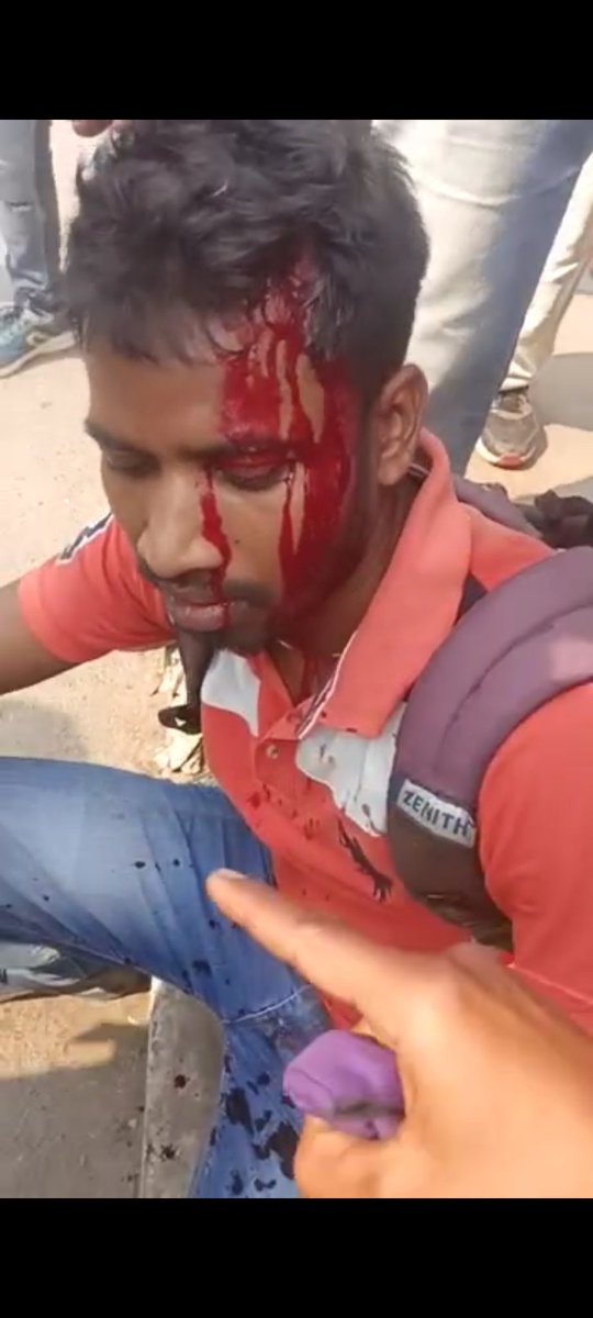 मुख्यमंत्री <a href="/HemantSorenJMM/">Hemant Soren</a> सर हमारे सब्र की परीक्षा मत लीजिए। छात्र शांतिपूर्वक प्रदर्शन कर रहे है तो वो उनका संवैधानिक अधिकार है अगर किसी छात्र को कुछ हुआ तो प्रशासन कान खोल के सुन ले स्तिथि ऐसी होगी की संभाल नहीं पाएंगे आप बस इतना ही कहूंगा आपसे <a href="/INCJharkhand/">Jharkhand Pradesh Congress</a> <a href="/Alamgircongress/">Alamgir Alam</a>