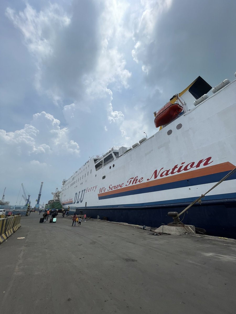 aiahmad_'s tweet photo. Ternyata begini rasanya menggunakan Kapal Bekas Jepang.

KM. Dharma Ferry V , masih sodaraan dengan KM. Dharma Kencana VII.

Kapal yang memiliki fasilitas yang cukup bagus, Armada yang bersih, Full AC di berbagai kategori kamar, dan pelayanannya yang baik. https://t.co/N3WHTM4Uvl