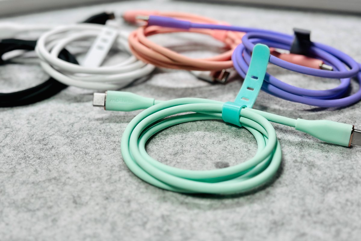 hidetoshitwitt's tweet image. 「絡まない＆断線に強い系」の充電用シリコンケーブル🔋をお探しの方。類似製品は多数ですが、今なら選ぶべきは断然「mochitto（もちっと）」です！その理由もしっかりまとめています。

レビュー記事（残念ポイントも）
→ hidetoshitwitt.com/mochitto-revie… #PR #USBケーブル