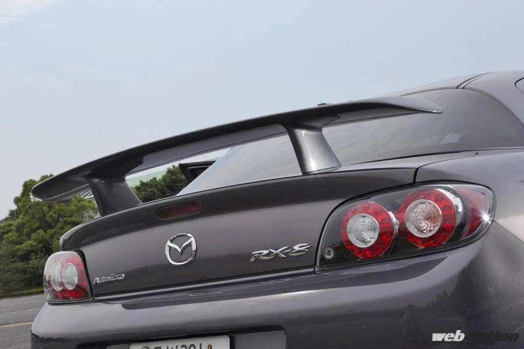 2doors__'s tweet photo. 「マツダ車を知り尽した名門が放つRX-8コンプリートチューンド」オートエクゼSE-04という名作
https://t.co/QmWQaIYIGe

マツダのレーシング活動にも深く携わってきたオートエクゼが作り上げたパーツだけに、どれも美しさだけでなく機能面も徹底追及されていることは言うまでもない！ https://t.co/7QYRgrheEs