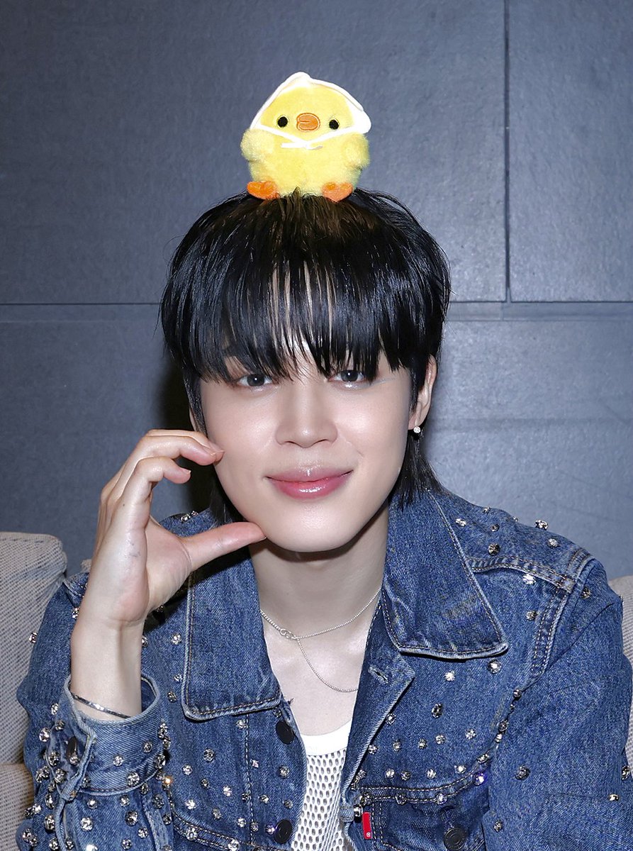 dailyjiikook's tweet photo. Then                                              Now https://t.co/KVJfLfiyv3