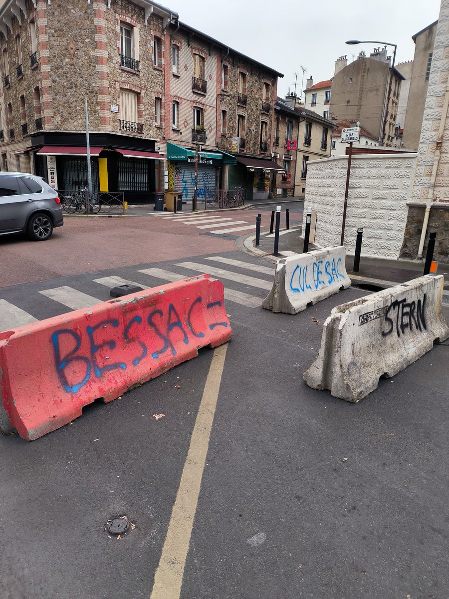 MattMond's tweet image. Vous attendez un accident de la circulation pour mettre fin à ce blocage ubuesque qui relève de l'excès de pouvoir ? Des secours bloqués ? La presse ? Un recours ?@PatriceBessac @olivier_stern @leparisien_93