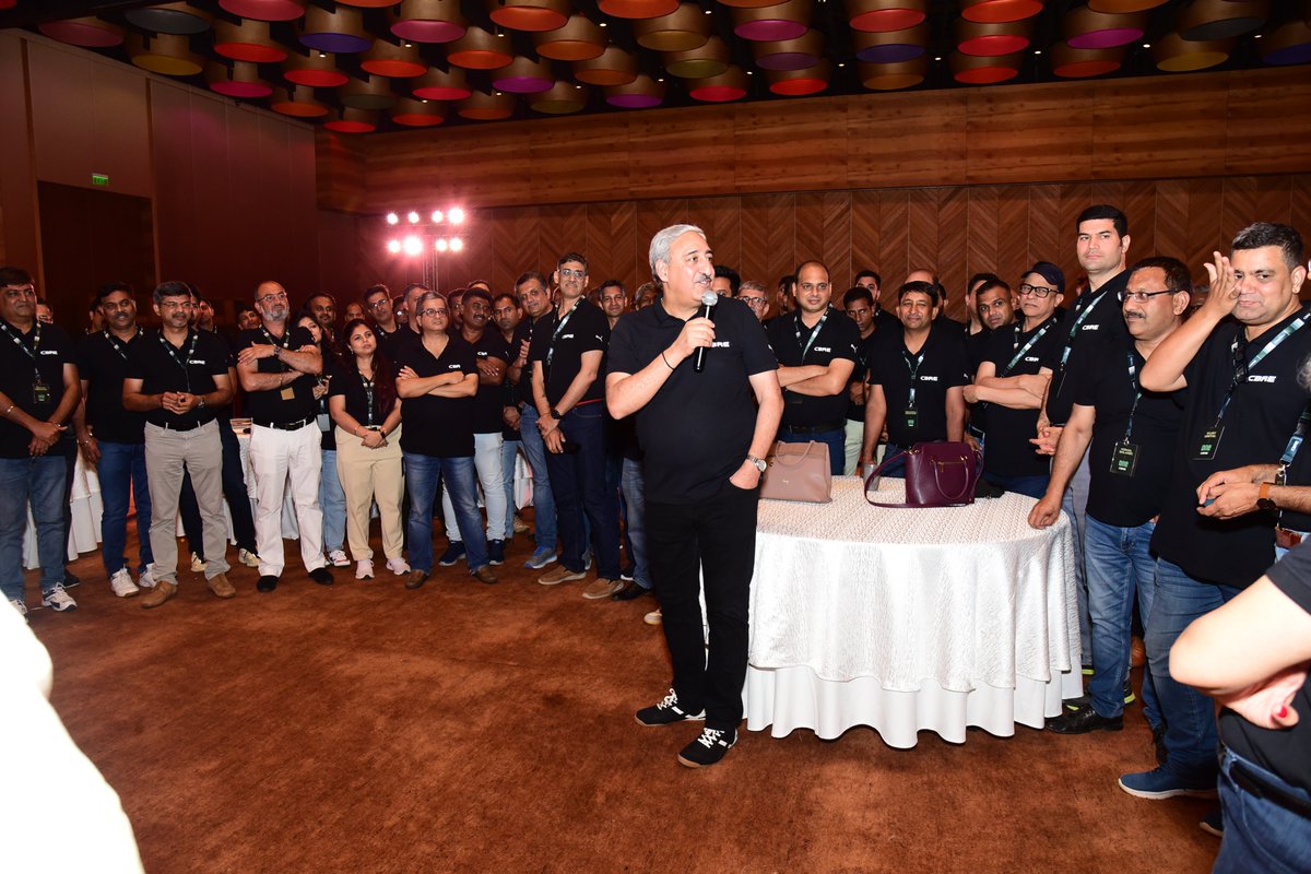 Pandit_Calling's tweet photo. India #GWS and #PM team recently came together for our 2-day annual conference at @AlilaDiwaGoa themed #ONECBRE. 2022 was a year of growth for us and to build on the momentum gained, this #conference was the perfect opportunity. Sharing some glimpses #DreamBillion #teambuilding https://t.co/jk4Yz7qan3