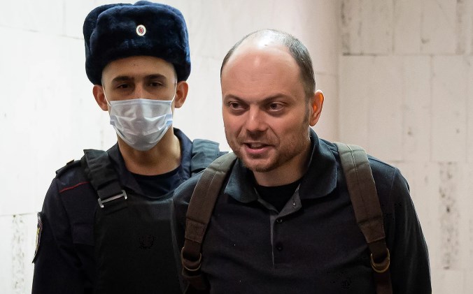 Uk_Eu_Ru's tweet photo. Russie / pression politique / l'opposant Vladimir Kara-Murza condamné à 25 ans de prison dans une colonie à régime strict , pour avoir dénoncé la guerre en Ukraine. et des années de lutte contre la dictature de Poutine
https://t.co/f1FictQjJ1 #PressionPolitique https://t.co/5VgRWvC2Ym