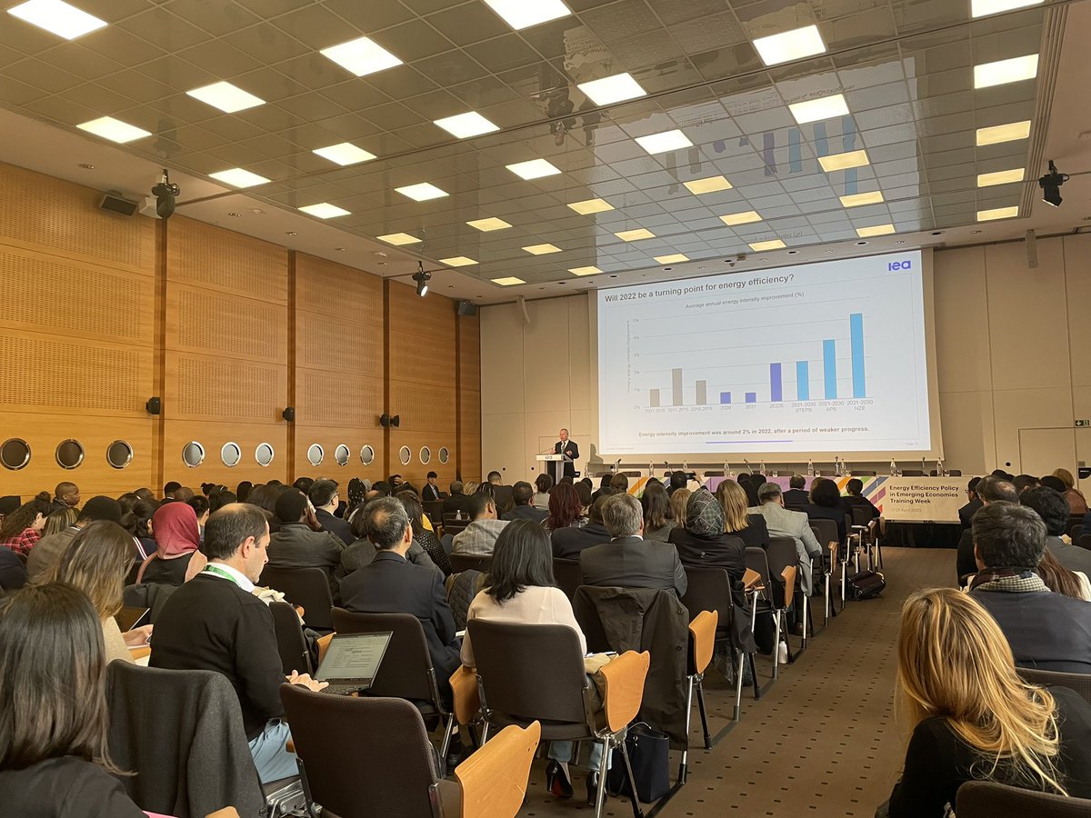 vida_rozite's tweet photo. Keynote by @BrianRMotherway  - energy efficiency about people and action is urgent https://t.co/KzTkIzkGvm