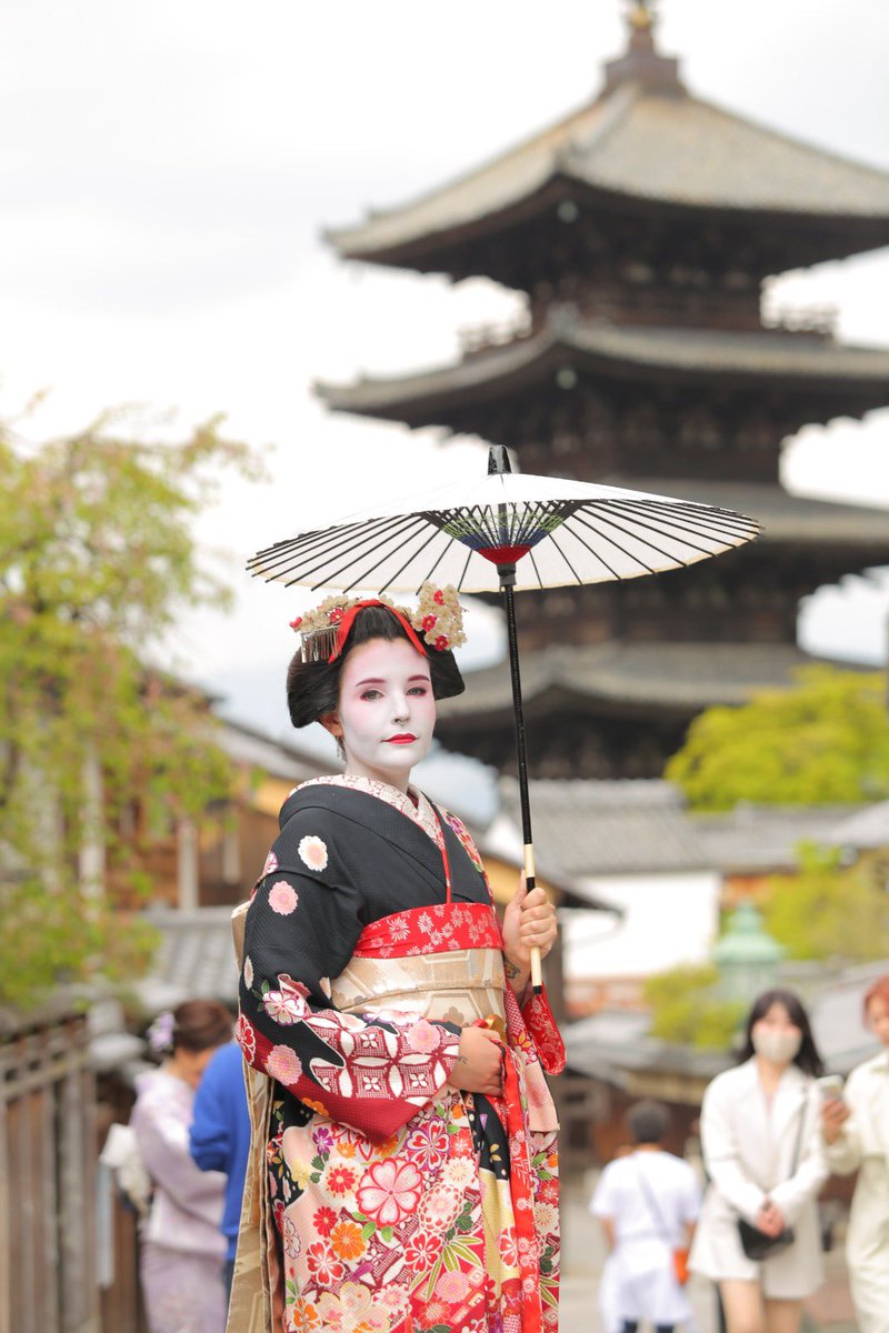 Jeel_TV's tweet photo. Le reveal d’une partie des photos en Geisha au Japon sont dispo sur insta ! (Et la vidéo est dispo sur YouTube) ⤵️ 

https://t.co/wdhmfyU7SO

Je vous en mets une ici aussi : https://t.co/X131emqTKq