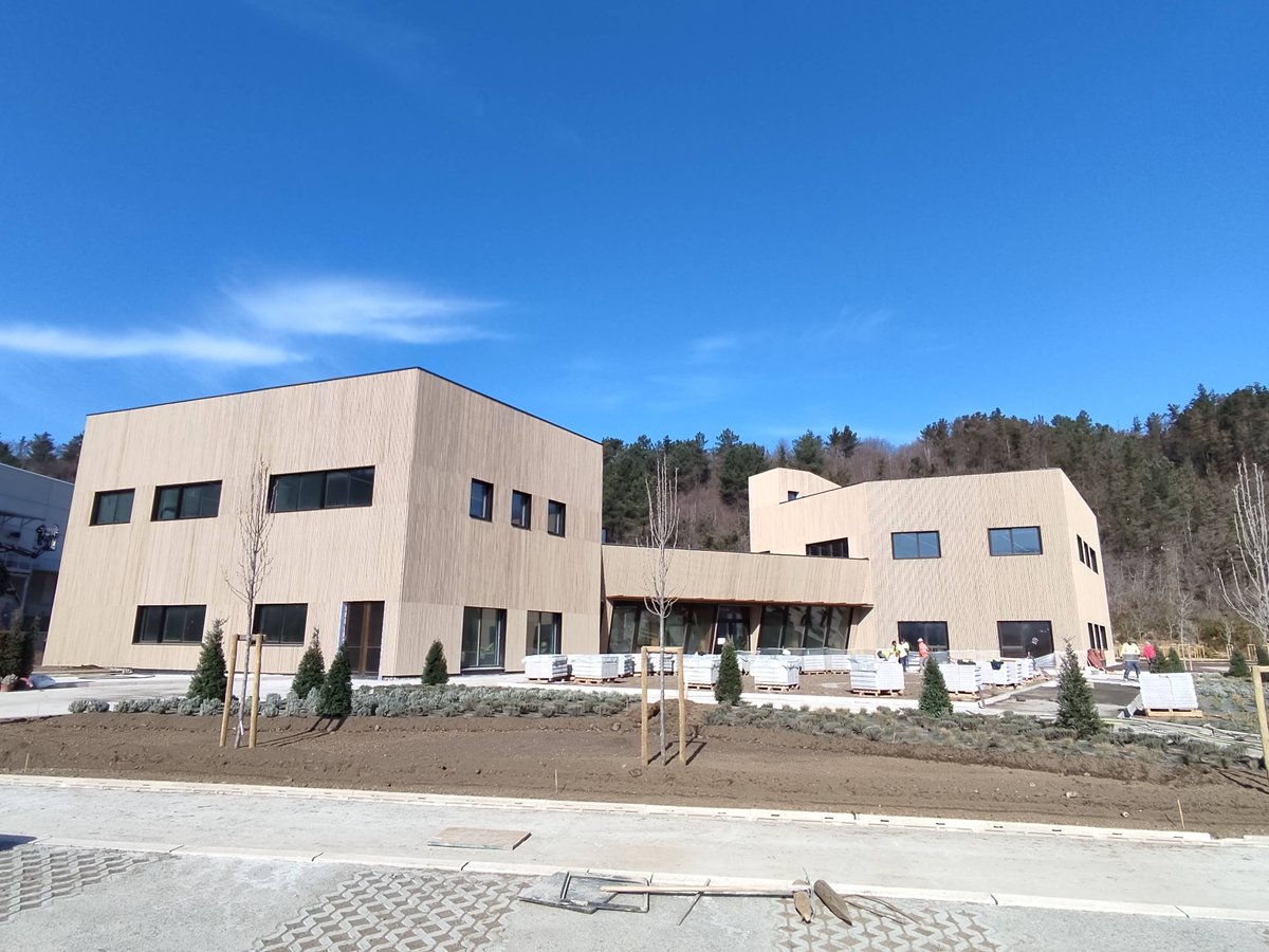 BlowerdoorTest1's tweet photo. Realizado el ensayo #BlowerDoor en método 1 a la nueva sede de 
@NaturKlima

Se trata del primer edificio público de Euskadi construido bajo los estándares constructivos de #Passivhaus

https://t.co/X4XiTv7Sp5 https://t.co/u4kuwU1rU7