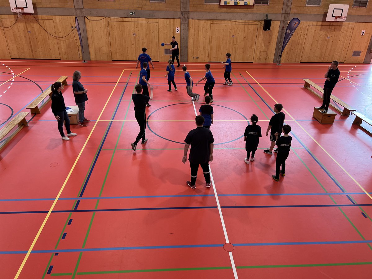 🥎 Kreisvölkerballturnier 2023🚒
Am vergangenen Sonntag fand das Völkerballturnier des KJFV Trier-Saarburg e.V. in Mandern statt.  Die Jugendfeuerwehr Mehring konnte mit 2 Mannschaften teilnehmen 
Die Kinder hatten jede Menge Spaß und wir konnten auch zwei Pokale mitbringen.