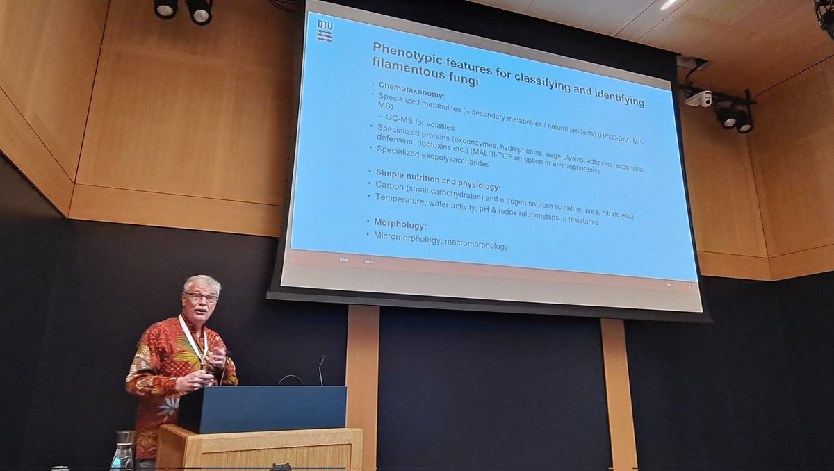 Our long term collaborator Jens Frisvad (DTU) showing the valuable role of chemotaxonomy in addressing species boundaries in food and indoor fungi. <a href="/_Westerdijk_/">Westerdijk Institute</a> #fungalevolution
