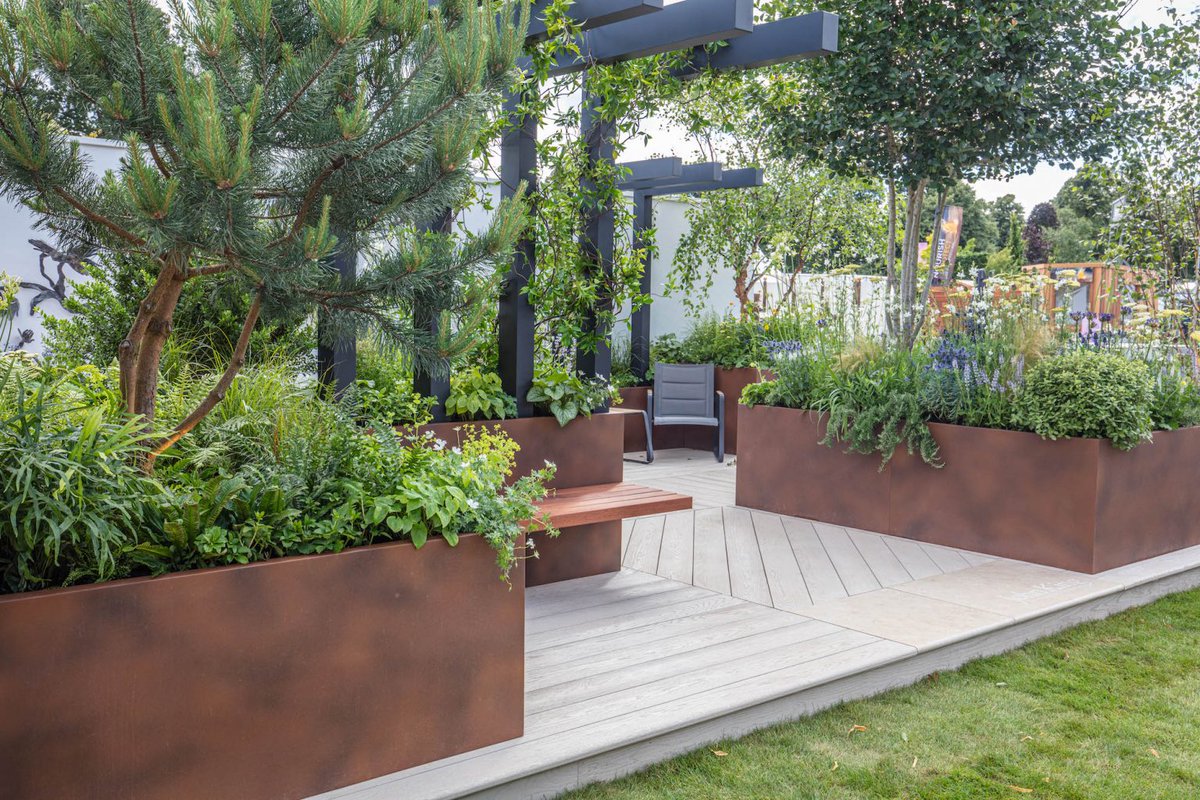 JohnKingBTF's tweet photo. The John King Garden at Hampton Court Flower Show – was an amazing opportunity for us to significantly raise awareness of the John King Brain Tumour Foundation
https://t.co/Sh0jvB5cNt
#hamptoncourt #awareness #valuablework #health #hospitalgarden #healthbenefits #wellness https://t.co/phMx7oLqo4