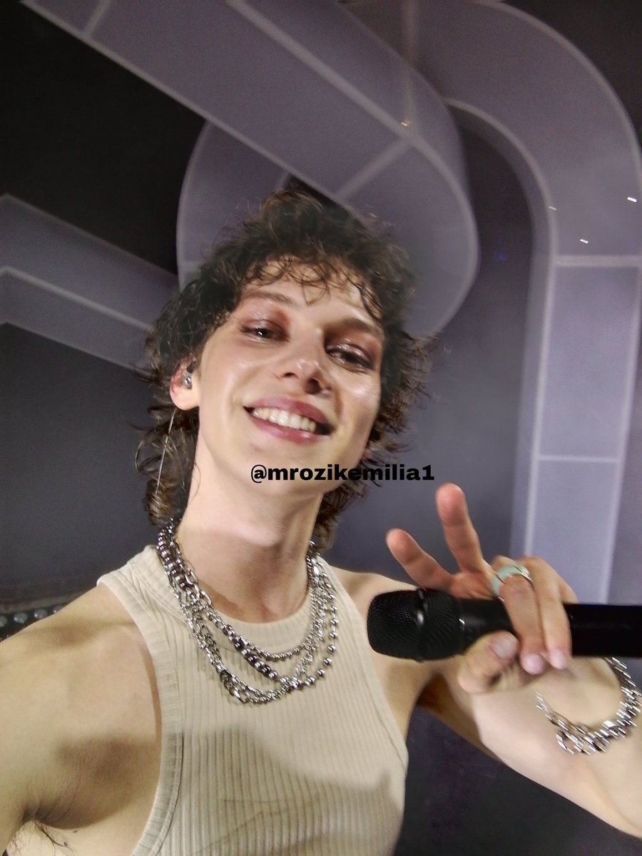 mrozikemilia1's tweet image. Łapcie oryginalne zdjecie. Juz kilka osob się podszywa ale nie bylam przygotowana na to ze z grupy ktos to wyniesie. Ja przedstawiłam dowody. Jedna laska cos sie gubi dowodach ale trudno. Wasza sprawa komu uwierzycie. DZIĘKUJĘ ZA ZDJECIE #GladiatorTour #Jann