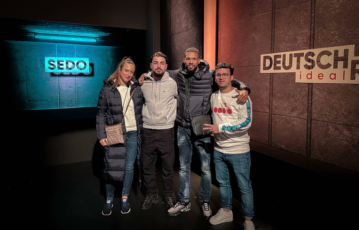 LIMIT_MUSIC_KLG's tweet photo. Wir sind immer an der Seite unserer Künstler und begleiten sie auf jedem Schritt ihres kreativen Wegs. Egal wo sie hingehen oder was sie tun, wir sind da, um sie zu unterstützen und ihre Visionen zu verwirklichen.

https://t.co/niTp5q8YYI 

#rapmusik #popmusik #deutschrap... https://t.co/CWbRQI4wCl