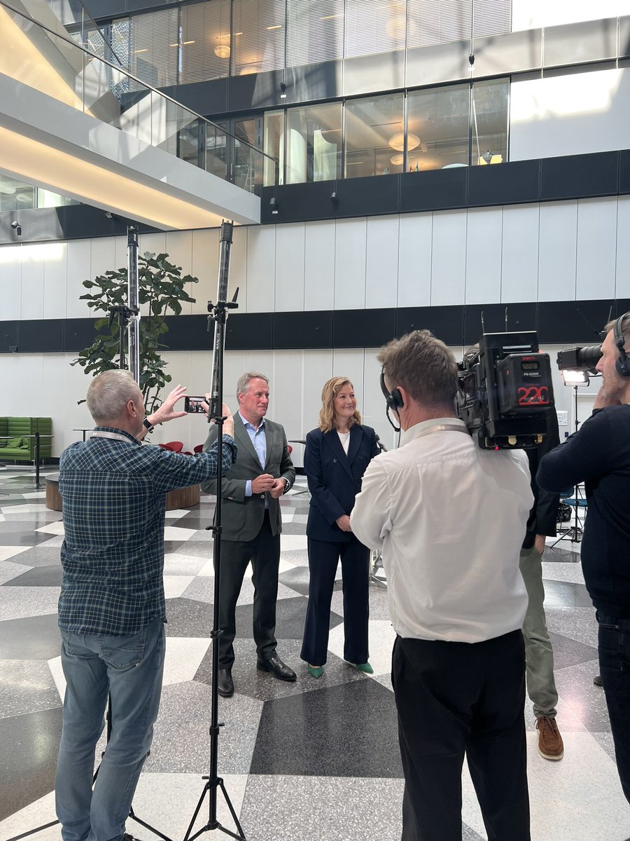 RikkeWN's tweet image. @LarsSandahlS og @sofiecn i interview om Sofie nye rolle som EU Bio Project Director i @DanskIndustri, hvor hun skal opbygge en ny og handlekraftig biosolutions-koalition i Europa. Så glad for at få @sofiecn i front for så vigtig en europæisk dagsorden! #dkpol #eudk