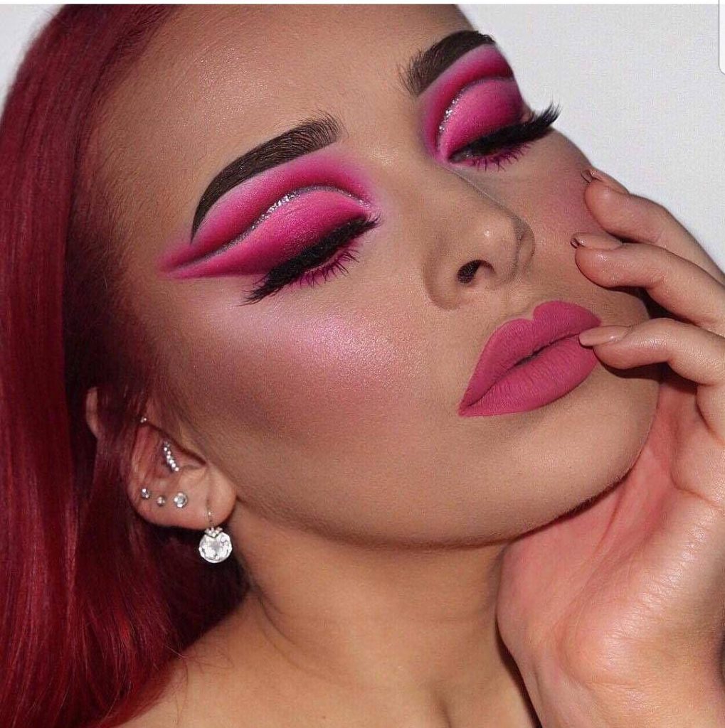 MakeuupMaven's tweet photo. 5 Essential Makeup Products for a Flawless Look" Whether you're a makeup pro or a beginner, achieving a flawless makeup look can be a challenge. In this post, we're sharing the top 5 essential makeup products that every makeup lover should have in their kit. #flawlessmakeup https://t.co/6hguM1MPuI