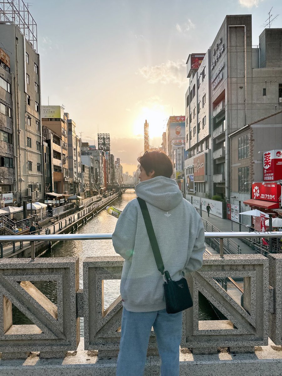 lihyunmeows's tweet photo. พอเหอะ มีก้มีอยุ่คนเดียวบนโลก จะมาทำให้คนเปนล้านชอบพี่อีกทำไมไม่ทราบ แค่นี้คนเขาก้ทรมานใจกันไปหมดละ ที่มาอนุญาตให้หลงใหลแต่ไม่ให้ตกหลุมรักเนี่ย https://t.co/AOfn8uLCNX