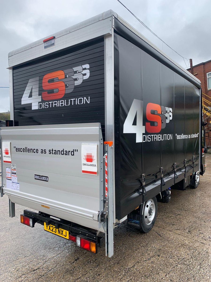 When size matters. Latest addition to the 4S fleet, catering for all the awkward access deliveries complete with tail lift and of course Sheffield CAZ compliant! 

#IsuzuTrucks #sheffieldcaz #palletnetwork #Palletforce #3PL #getsinallthetightspaces <a href="/Isuzuuk/">Isuzu UK</a>
