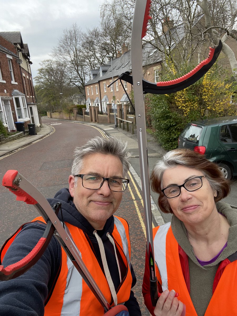 durhamengi's tweet photo. We had a lovely time spring cleaning our neighbourhood - thanks @DurhamCouncil for the equipment and the collection. Very happy wombles and a spring cleaned North End #litterfreedurham #durhamspringclean https://t.co/0HYJPvU3Ft