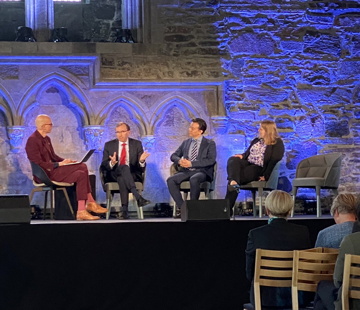 FredrikGMyhre's tweet image. «Jeg er veldig stolt av den nye loven som statsminister @jonasgahrstore snakket om - nemlig havmiljøloven - som kommer for å kunne verne natur til havs!» sier @EspenBarthEide på #OneOceanWeek.

All ære til regjeringen! Dette blir et avgjørende verktøy for å ta bedre vare på havet