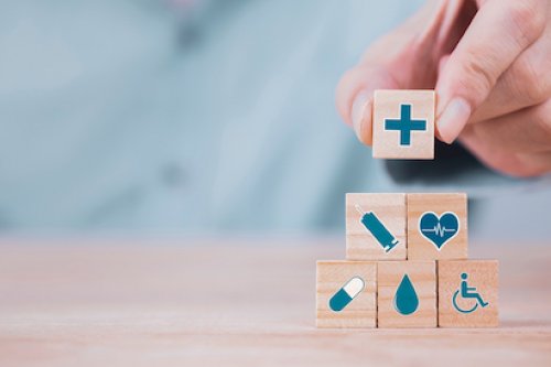 QSanit's tweet photo. #Lea. Arriva la nuova versione del Dm #Tariffe. Si partirà il 1 gennaio 2024 per la specialistica ambulatoriale e ad aprile 2024 per la #protesica. Il testo in Stato-#Regioni. Ecco tutte le novità #Sanità https://t.co/H2YJmgud5N https://t.co/5DpBYZG06Q