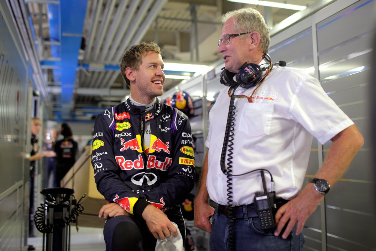 FormulaDirecta's tweet photo. 🚨 ÚLTIMA HORA: Sebastian Vettel remplazaría a Helmut Marko como asesor de Red Bull.

👉 Según informa @PedroFerminF1, el Dr. Marko abandonará Red Bull al final de esta temporada.

👉 @tedkravitz: "Es posible que veamos un regreso sorpresa de Sebastian Vettel este año, pero no será como piloto. Creo que reemplazará a Helmut Marko como asesor de deportes de motor".

[@MotorsportWeek]

#F1