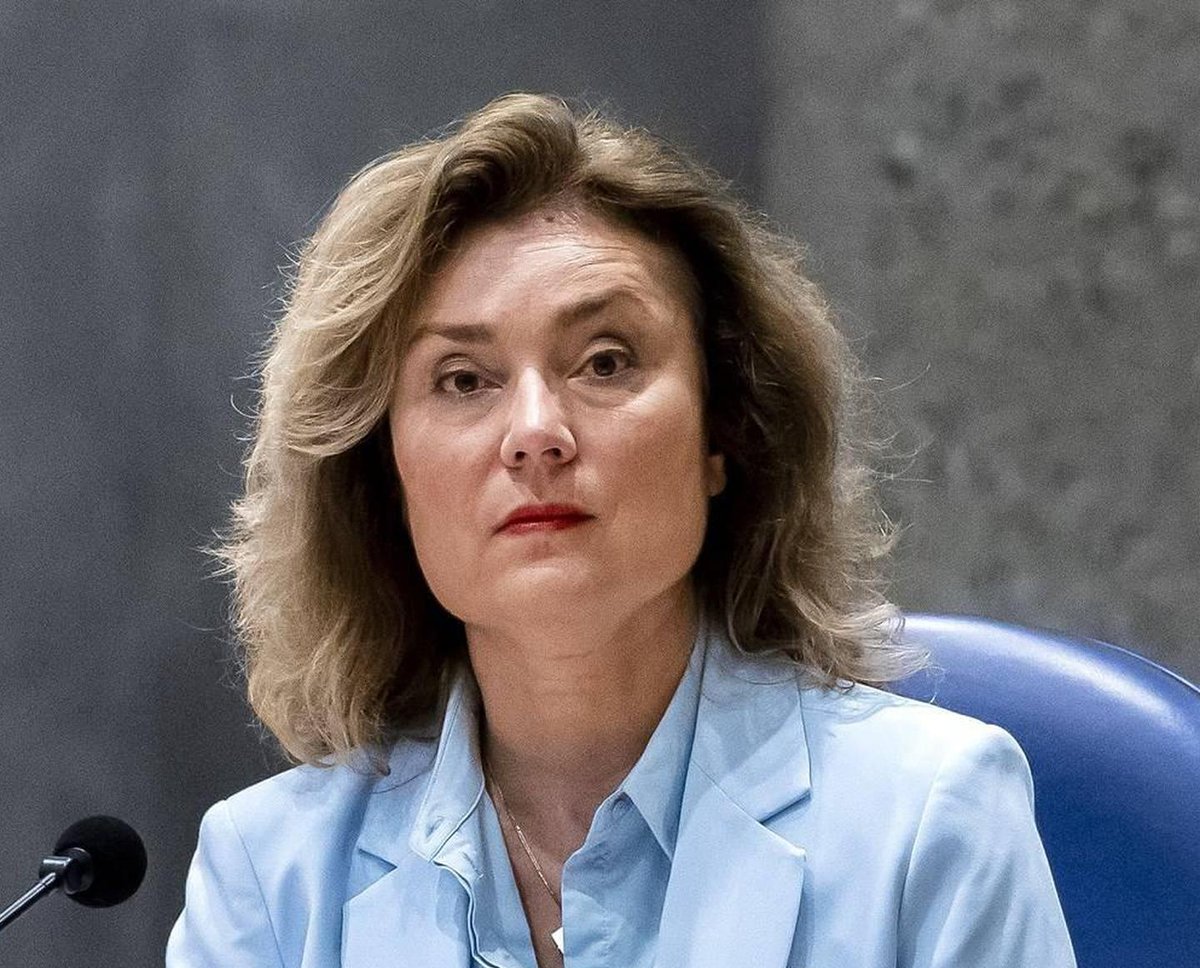 Goh.... Bestuur van de Tweede Kamer maakt zich onder leiding van Vera Bergkamp (D66) schuldig aan 'intimideren, buitensluiten, negeren en PESTEN!'

Doe een ❤️ als je wil dat Bergkamp VERTREKT en wordt vervangen door Bosma!