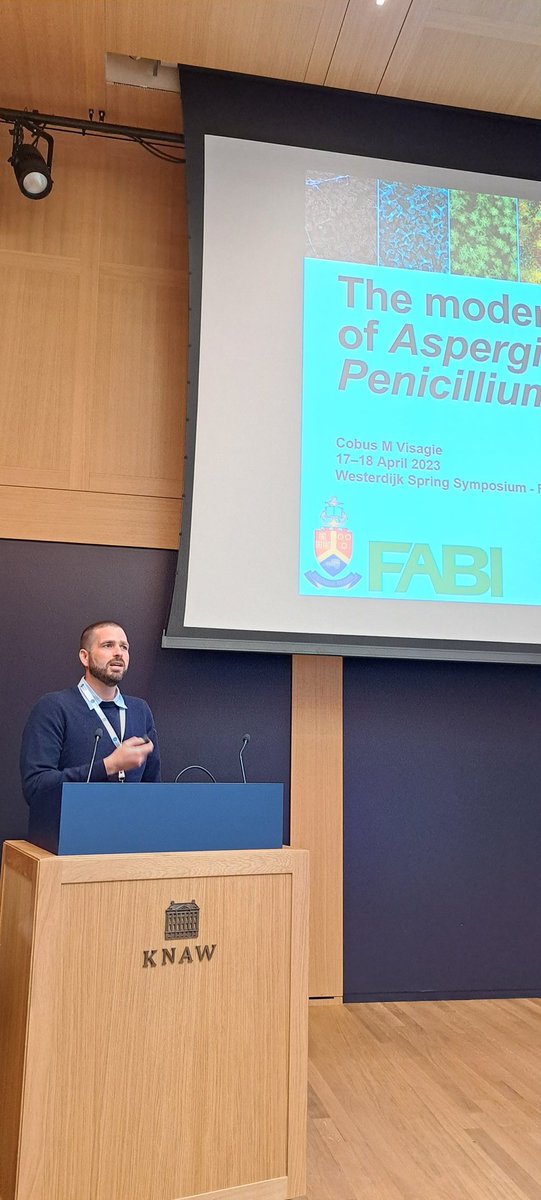 Cobus Visagie (FABI) with an overview on Aspergillus and Penicillium taxonomy. A critical taxonomy for these genera can't be emphasized enough! <a href="/_Westerdijk_/">Westerdijk Institute</a> <a href="/CobusVisagie2/">Cobus Visagie</a> #fungalevolution