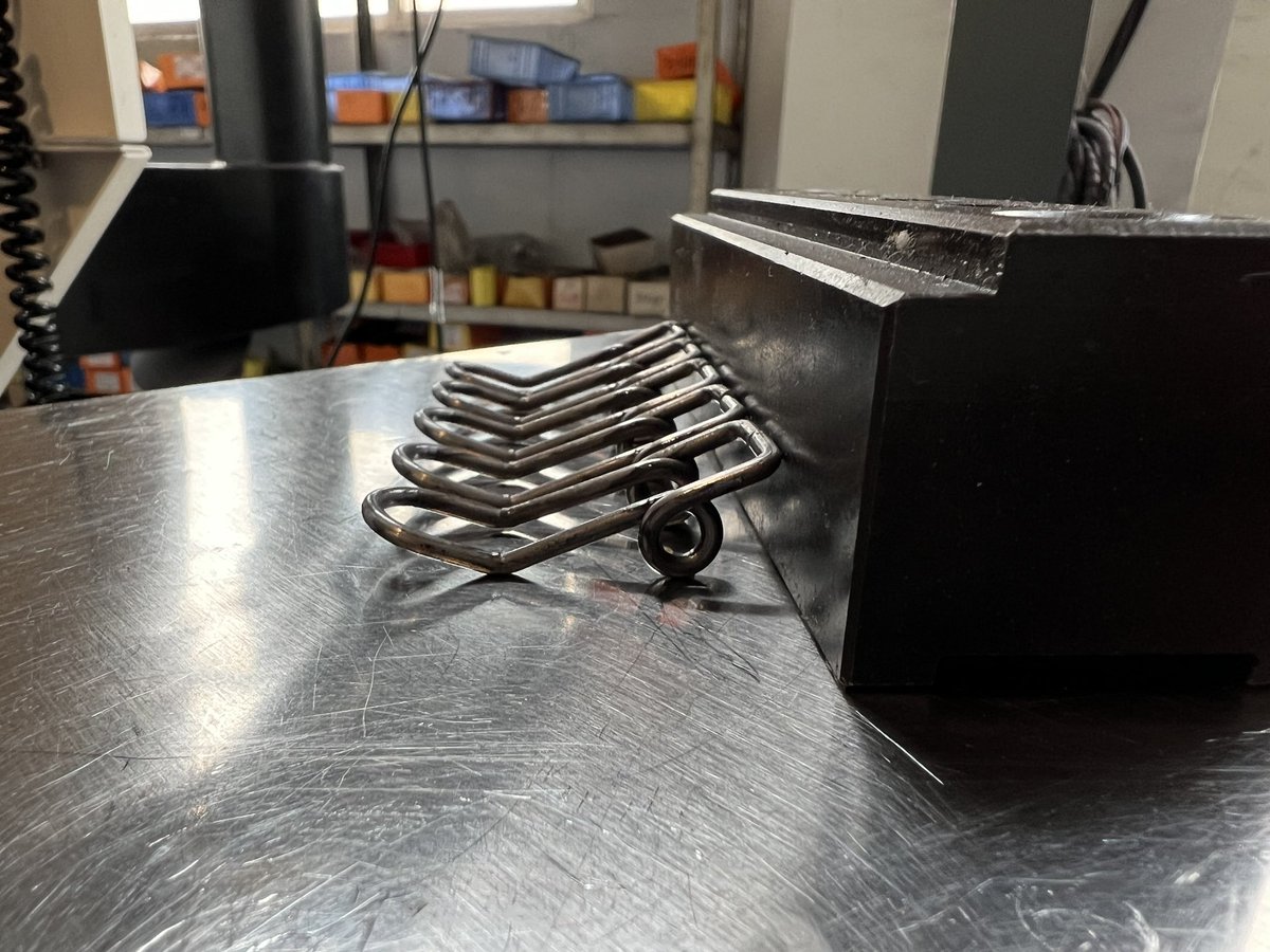 SPRING FORMER & WIRE BENDER tweet media
