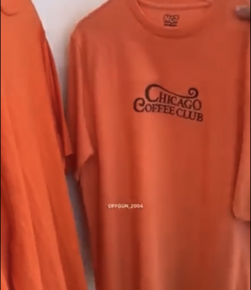 TEGA BANGET CHICAGOCOFFEE CLUB WARNA OREN 

JELAS AKAN GUE BELI LAH