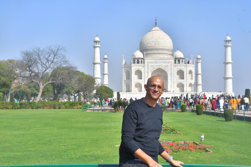 manojkalra's tweet photo. During my recent visit to the Taj Mahal with my family, I marveled at the magnificence of the structure and reflected on the fact that it was brought to life by the collaborative effort of 20,000 artisans from across the world. (1/6)
#GBS #OneDSM https://t.co/wED38zhP1r