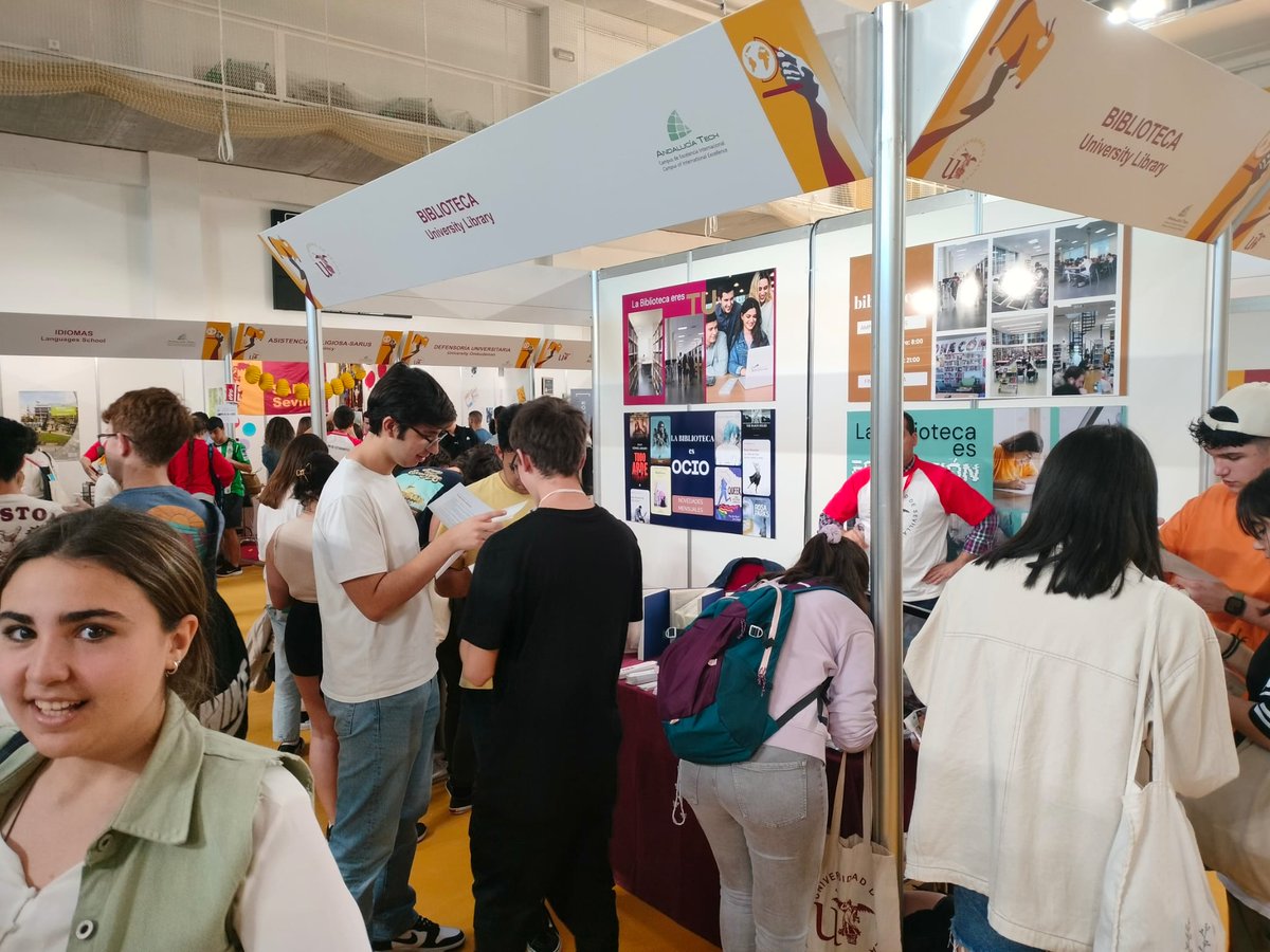 Biblioteca_US's tweet photo. Estamos en el #SalonUS de la
@unisevilla
¡¡Un saludo a todo el mundo!! #VivelaUS #VivalaBUS Ven a visitarnos https://t.co/nF7hGFQJp9