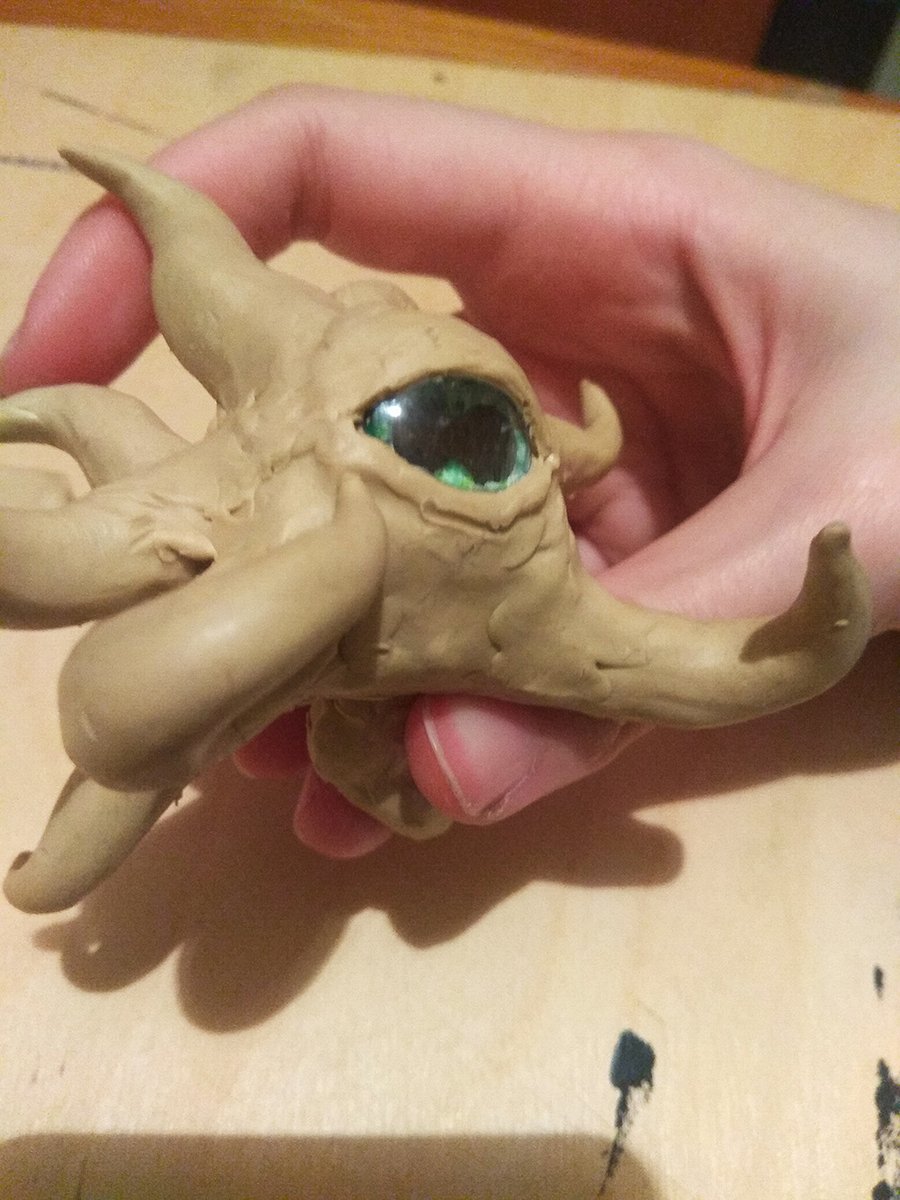 BasketPotatoes's tweet photo. I made a prototype from sculptural plasticine just to see what problems I would face when creating a figure and, directly, an eye. 
Well, it will be smaller, of course. And with a stand :3

#Skyrim #Hermaeus_mora #ESO #ESOFam https://t.co/OFmFPnntd4