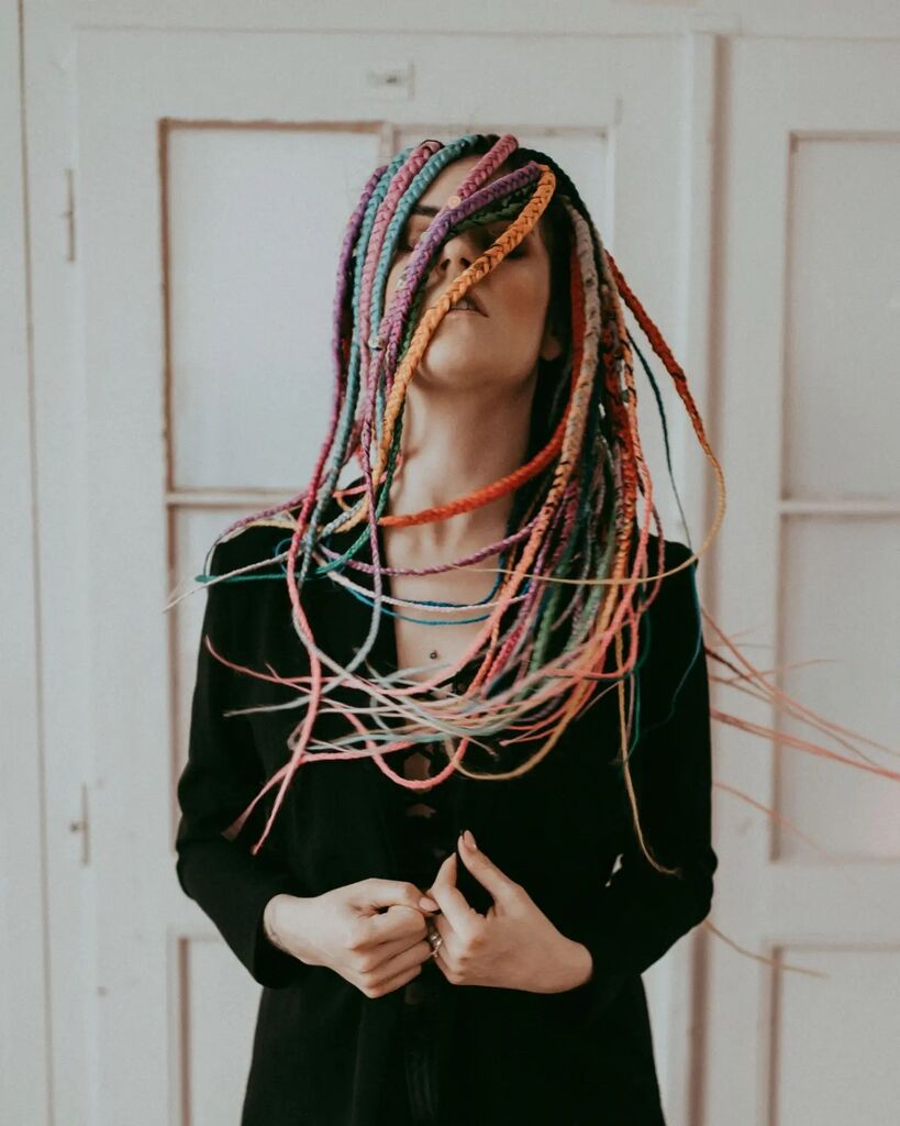 CEvanii's tweet photo. Barevné copánky a má úžasná modelka @sandrasavula123 

foto: @klaraha_foti

#barevnysvet #ovoce #barvy #newhair #boxbraids #copanky #rastacopanky #kdosihrajenezlobi #colors #rainbowcolors #rainbowbraids https://t.co/NZi6br99HT https://t.co/wIQVYyiufR