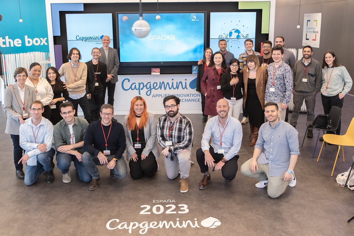 FactoriaF5's tweet photo. 👥Las y los coders de la primera formación en #InteligenciaArtificial de @FactoriaF5 #Madrid han trabajado y desarrollado 5 proyectos finales que presentaron a un jurado el viernes pasado en las oficinas de @Capgemini. https://t.co/swV0qjBarp