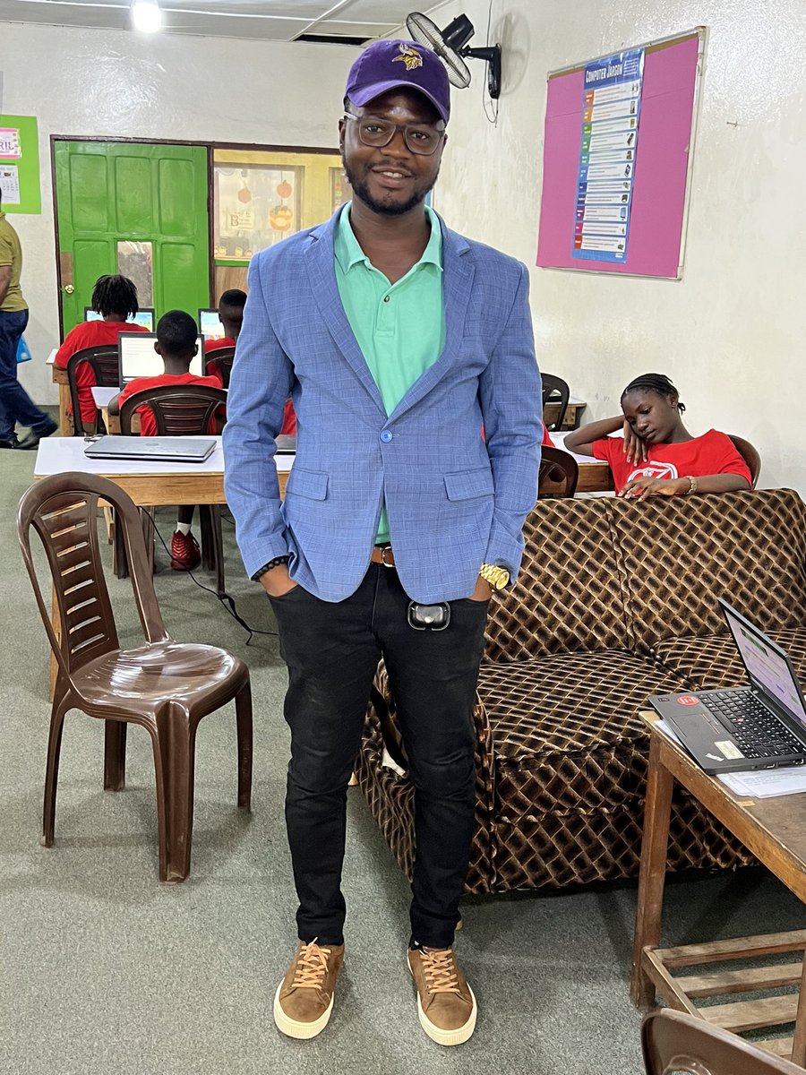 AdihamuK's tweet photo. We have tirelessly integrated technology into every aspect of our teaching, resulting in over 40% of learning activities being computer-based, including traditional subjects such as Mathematics, English, History, and Biology. We envision continued improvements. https://t.co/exz7so5n3D