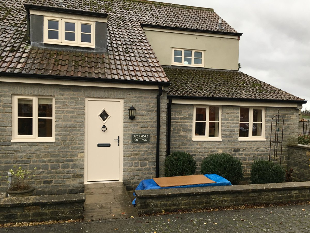 We maintained the character in this #Somerset cottage with new high security Cream A+14 #energyrated uPVC #Windows & matching @EnduranceDoors with @securedbydesign. Majestic! @DuraflexSystems @YaleDWS #Devon #Taunton #Bristol #UKmfg #ManufacturingUK