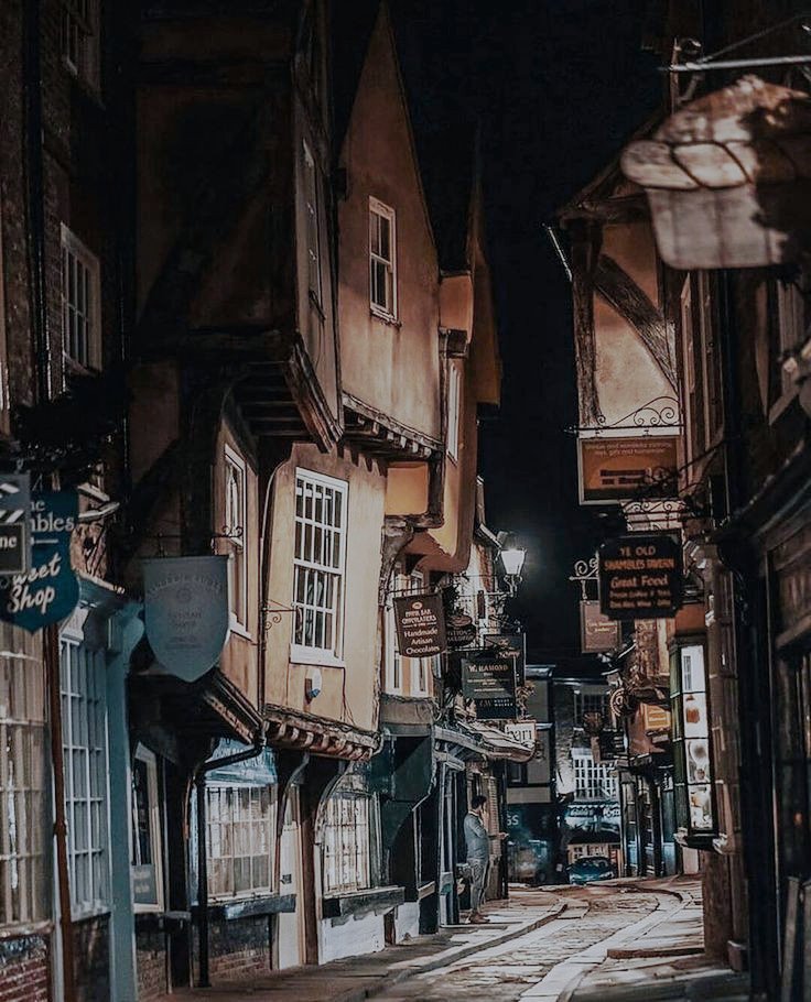 ㅤ
﹙⌕﹚𝗕 𝗨 𝗦 𝗤 𝗨 𝗘 𝗗 𝗔 ⦂
ㅤ
 ───┈ 𝐆𝐑𝐔𝐏𝐎 𝐃𝐄 𝐀𝐑𝐓𝐈𝐒𝐓𝐀𝐒
ㅤㅤㅤ  𝙶𝚁𝚄𝙿𝙾 𝙴𝙽 𝙵𝚁𝙴𝙴𝚁𝙾𝙻

ㅤ▢；Amigos artistas con escasa suerte 
ㅤ▢；Personajes +30 años
ㅤ▢；Grupo #Freerol
ㅤ▢；York, UK, actualidad

ㅤㅤㅤㅤ  𓂃 𝘙𝘛﹢𝘔𝘎
ㅤ