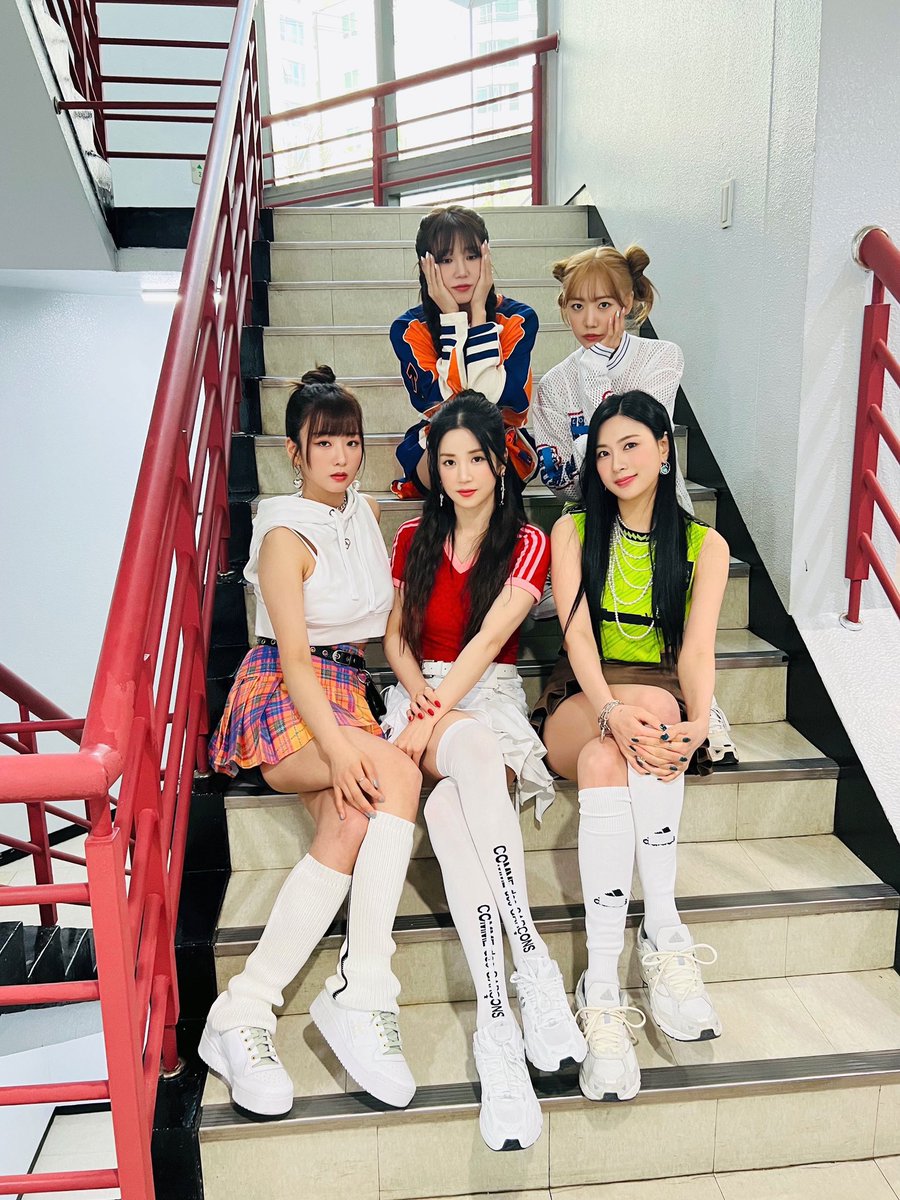 6pinkeu's tweet photo. [#에이핑크] 230409 #인기가요
판다🐼들의 사랑과 응원 덕분에
행복으로 가득했던 ‘D N D’ 활동🥰
앞으로 더 단단해지고 더 눈부시게
빛날 날들을 위해 늘 함께해요💞

#Apink
#SELF #DND https://t.co/bZLxQxIljX