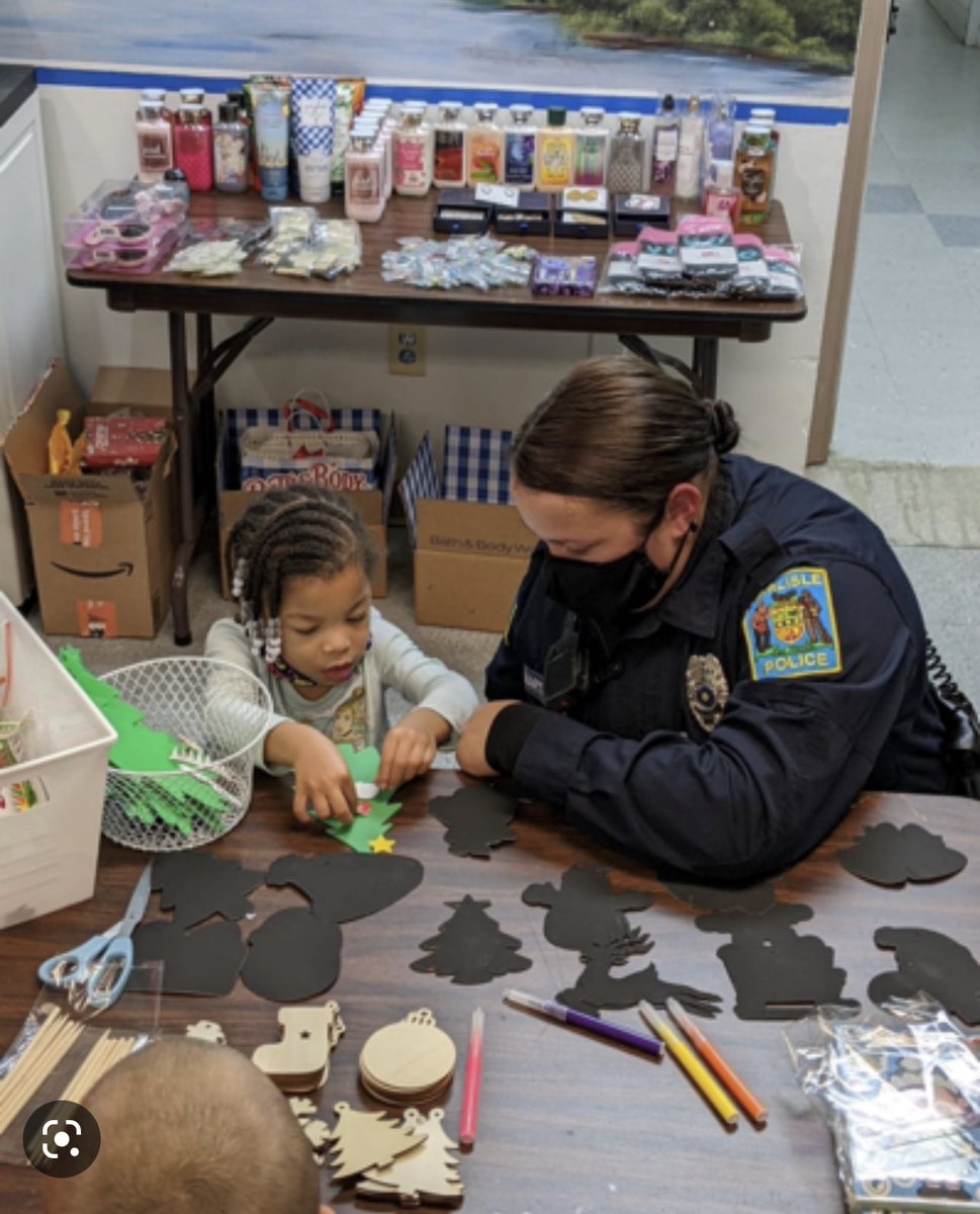 Still awesome!  Still needs votes! dishhometownheroes.com/heroes/first-r…

#teamjamie #BackTheBlue #backthebadge #humanizethebadge #humanizingthebadge #police #LEO @dish