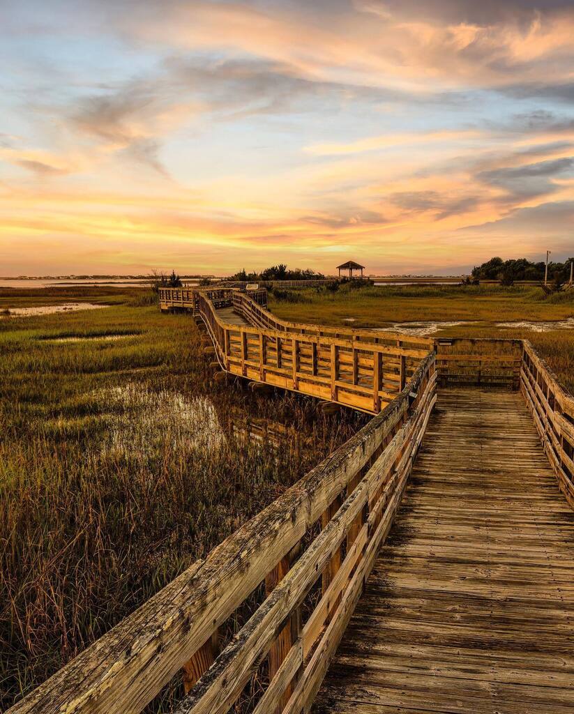 Southport Salt Marsh Walkway Sunrise #southportnc #brunswickcountybeaches #brunswickcountync #sunrise #saltmarsh #saltmarshwalkway #rsa_light_members #rsa_light #sky_brilliance #gazebo instagr.am/p/CrIhMcMOHCZ/