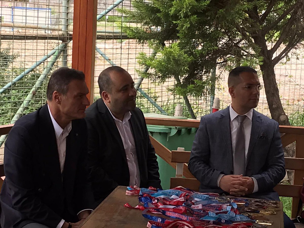 Milletvekili adayımız Sn. <a href="/alpayozalan35/">Alpay Özalan 🇹🇷</a> ile birlikte Osmangazi mahallemizde yaşayan  yüzme dalında başarılı sporculaarımız İklim Karaali  ve Derin Karaali kardeşlerimizi ziyaret ettik 

<a href="/erkankandemir/">Erkan Kandemir</a> <a href="/Bilalsaygili/">Bilal Saygılı</a> <a href="/nailkocabas35/">Nail KOCABAŞ 🇹🇷</a>