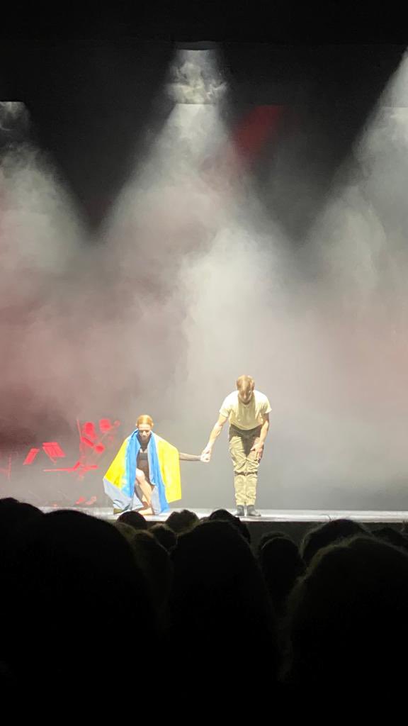 klugewitz's tweet photo. Die Macht der Kultur: ikonische Bilder vom #ballettforlife aus dem #admiralspalast. Europäische Spitzentänzer und Tänzerinnen für Den Guten Zweck und gegen das Vergessen von Krieg und Gewalt. #ukraine #ianasalenko https://t.co/TlxqP2VfBI