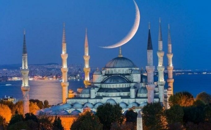 Ve vakit o gecedir ki; bütün geceler ona hayran.
#KadirGecemizMübarekOlsun