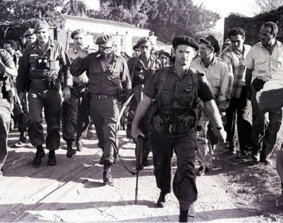 ManuelFalconH's tweet photo. El 17 de abril de 1961 comenzó la invasión mercenaria por Playa Girón. El pueblo cubano combatió valientemente en defensa de la Patria y la Revolución. #GironDeVictorias #SantiagodeCuba https://t.co/dZnWhEKPOQ